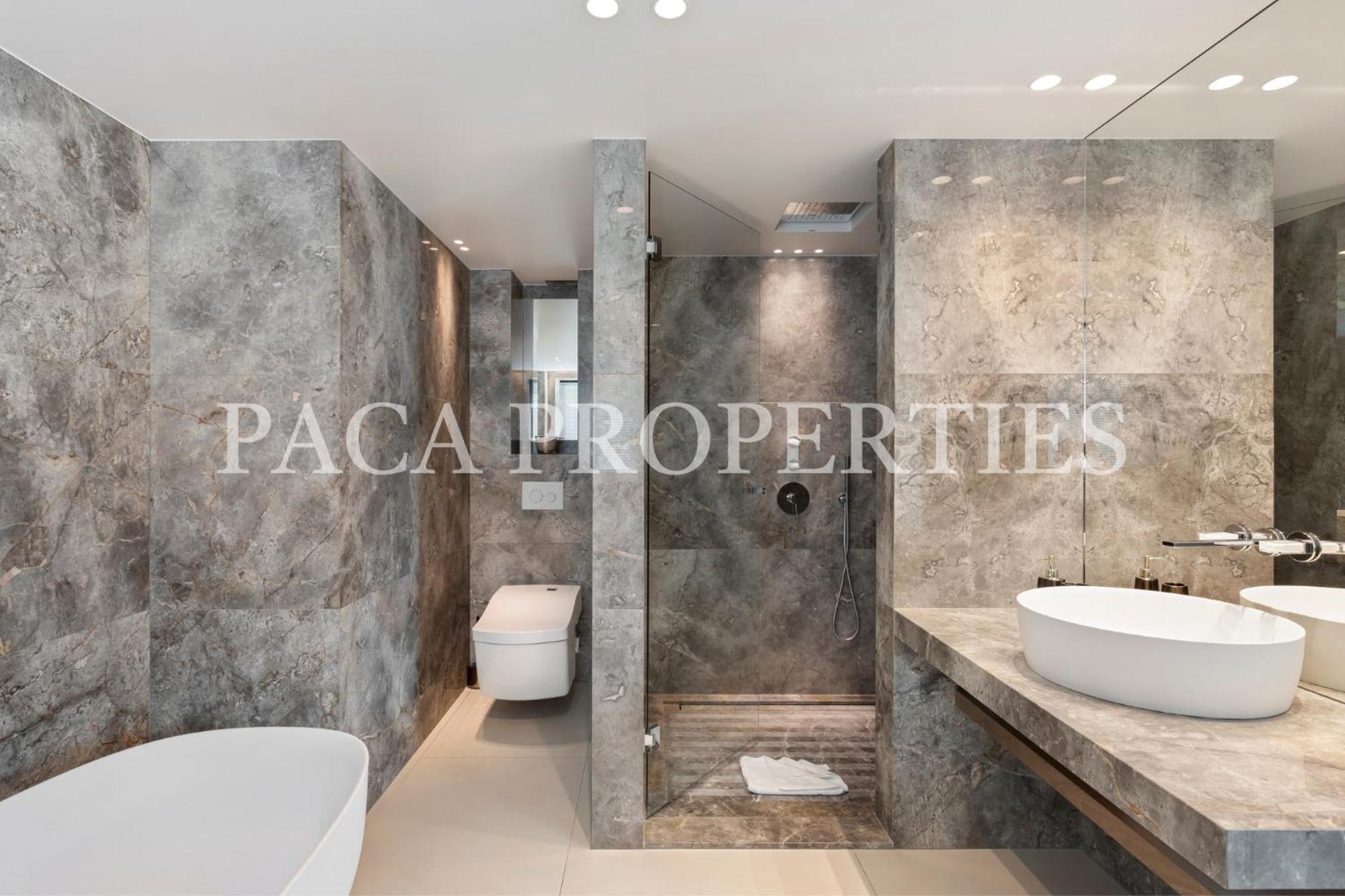 Paca -401- 5 Luxe * Cannes